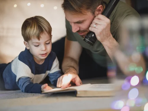 Die Kosmopolitische Hüterin: Eine Analyse der Krebs-Sonne mit Schütze-Deszendent