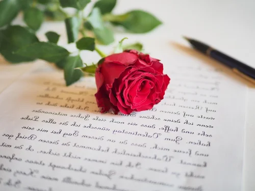 Die Architektin des Abenteuers: Schütze-Sonne mit Steinbock-Mond – Eine Studie in dynamischer Zielstrebigkeit