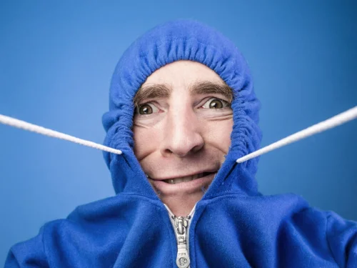 Der Kosmische Architekt der Freiheit: Eine Analyse des Schütze-Mannes mit Wassermann-Aszendent