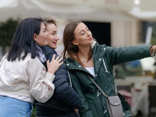 Der Supersonische Mentor: Analyse des Schütze Mannes mit Widder Aszendent