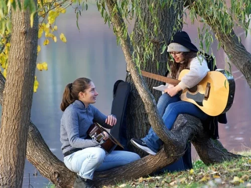 Die Architektin des Feuers: Eine astrologische Analyse der Steinbock-Widder-Dynamik