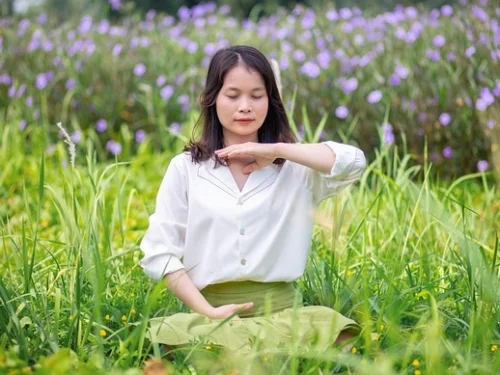 Die Ästhetik der Präzision: Warum die Stier-Frau mit Jungfrau-Deszendent die wahre Architektin des Luxus ist
