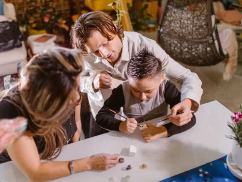 Der Diplomatie-Virtuose mit innerem Kompass: Eine Analyse des Waage-Mannes mit Waage-Mond