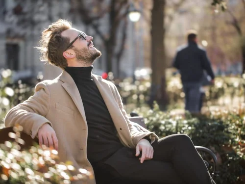 Der kinetische Visionär: Eine Analyse des Widder-Mannes mit Schütze-Deszendent