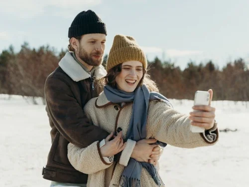 Das Kosmische Power-Duo: Wenn die Entschlossenheit des Widders auf die grenzenlose Vision der Schützin trifft