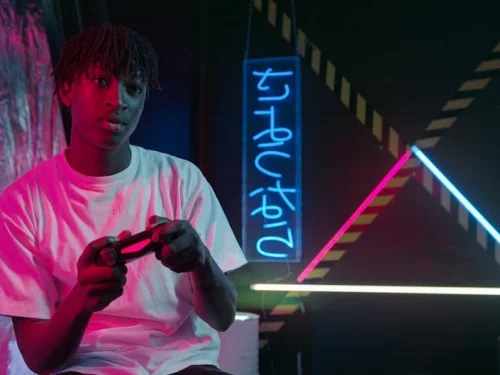 Estrella Fija Uttarashadha: Significado Astrológico, Impacto en las Casas, Signos del Zodiaco y Cálculo