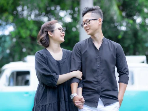 El Alquimista de los Sueños Tangibles: Un Análisis del Hombre Piscis con Descendente Tauro