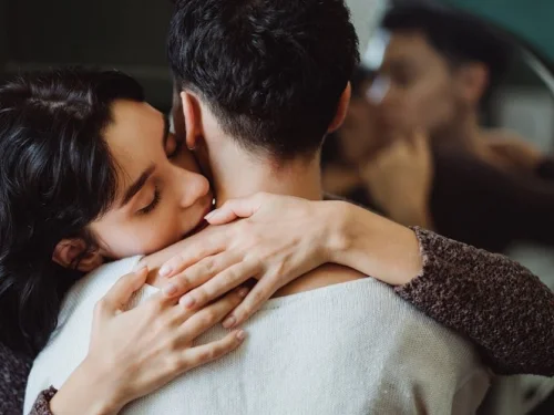 7. Ev Yöneticisi 1. Evde: İlişkilerde Benlik Arayışı