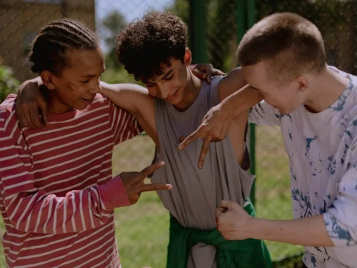 Başak Burcu Kova Burcu Uyumu: Analitik Zeka ve Yüksek Vizyonun Çatışması