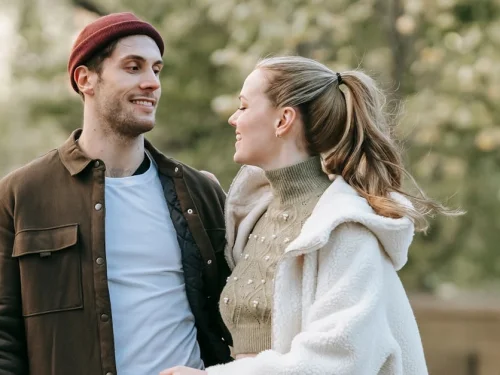 Başak Erkeği Aslan Kadını Uyumu: Düzen ve İhtişamın Dansı