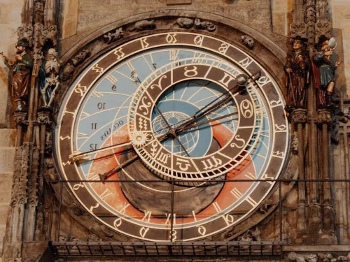 Decrux Sabit Yıldızı: Astrolojik Anlamı, Burçlar, Evler ve Hesaplama Rehberi