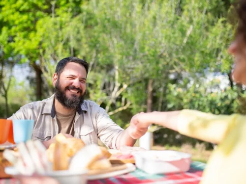 İkizler Burcu Kova Burcu Uyumu: Zekanın ve Özgürlüğün Mükemmel Dansı