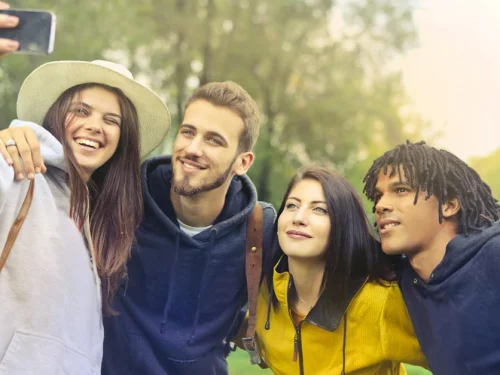 Kova Kadını Kova Erkeği Uyumu: Zihinsel Dansın Sırrı