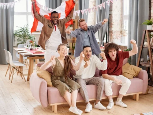 Neptün 1. Evde: Sisler İçindeki Kimlik Arayışı