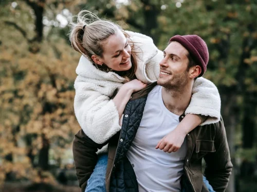 Yay Erkeği Koç Kadını Uyumu: Ateşin Dansı ve Sonsuz Macera