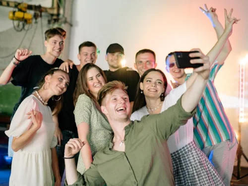 Yengeç Burcu Balık Burcu Uyumu: Ruh Eşleri Mümkün Mü?