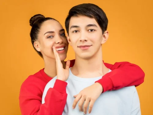 Yükselen Koç Yükselen Terazi Uyumu: Zıt Kutupların Çekimi ve Denge Oyunu